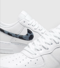 Load image into Gallery viewer, Nike Air Force 1